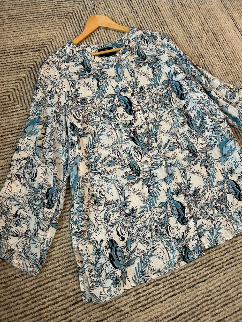 Tahari Women Linen Tops Plus 1X Blue White Floral Button Front Coastal Beachy - Picture 2 of 8